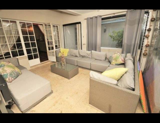 7 BEDROOM HOUSE SOLD IN ALBERANTE